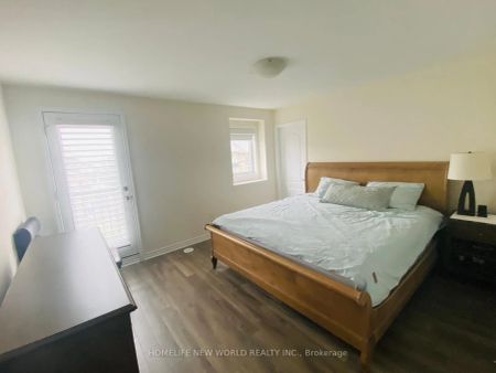 Condo Townhouse For Lease | N9235473 - Photo 3