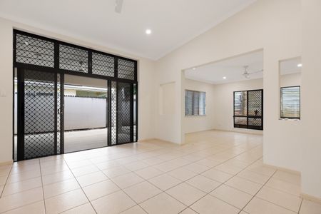 BRINSMEAD FAMILY HOME IN WEST PARKRIDGE ESTATE! - Photo 2