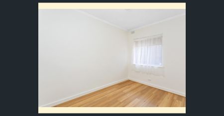 Charming & Spacious in Prime Firle Location - Photo 3