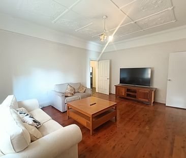Earlwood - Photo 1