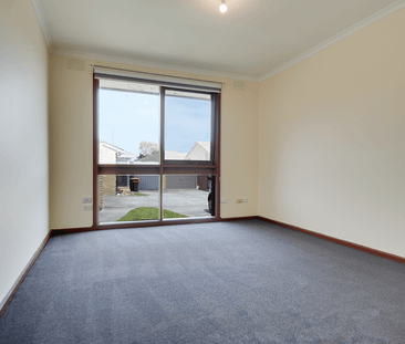 Large, livable and so convenient! - Photo 1