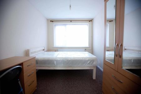 3 bedroom terraced house to rent - Photo 2