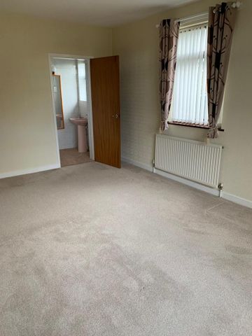 4 bedroom detached house to rent - Photo 2