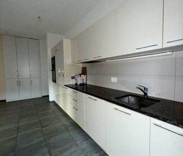 Appartement de 4.5 pièces entièrement rénové avec grande terrasse - Photo 4