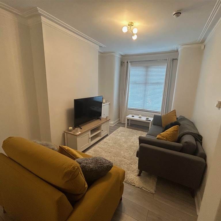 19 Sandhurst Drive, Stranmillis, Belfast, BT9 5AY - Photo 1