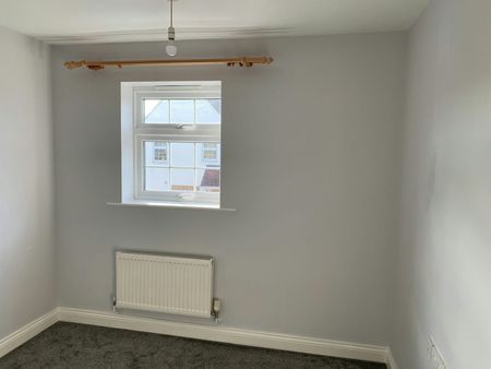 Semi-detached house to rent on - Photo 4