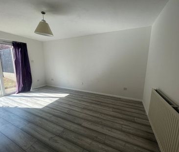 LAINDON, BASILDON - Photo 3