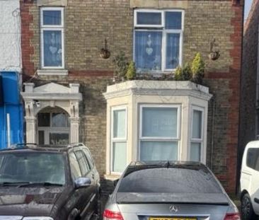 Lincoln Road Room 6, Millfield, Peterborough - Photo 1