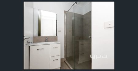 Two bedroom home, prime location! - Photo 5