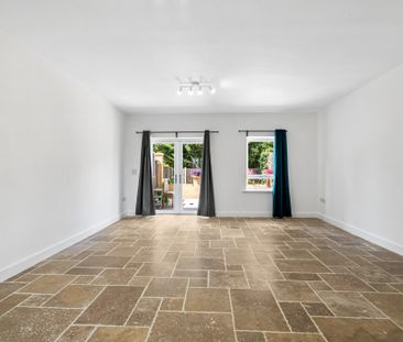 Beautifully Finished 4-Bedroom Semi-Detached Home to let Bidford-on... - Photo 2