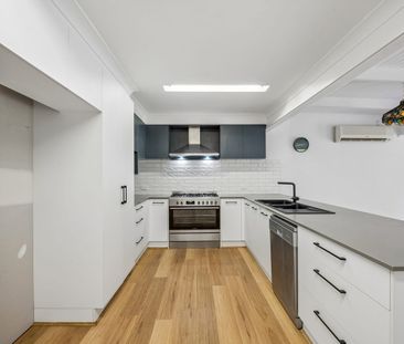 Spacious Family Living with Modern Comforts - Photo 5