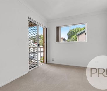 Spacious Top Floor 2 Bedroom Entertainer in a Great Location B/L - Photo 5