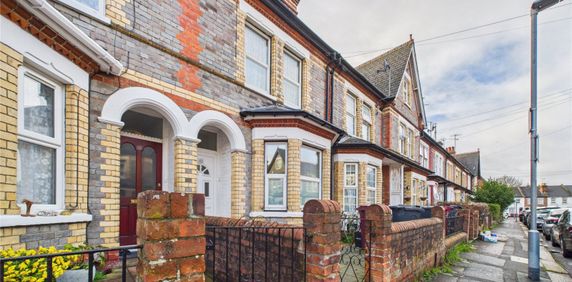 3 bedroom House in Radstock Road, Reading - Photo 2