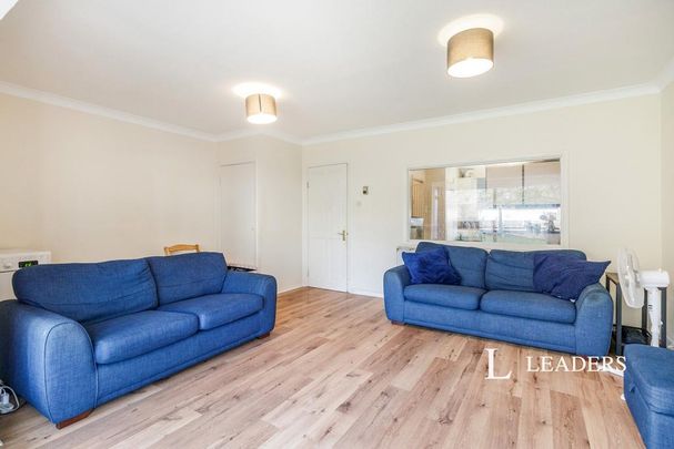 4 bedroom detached house to rent - Photo 1