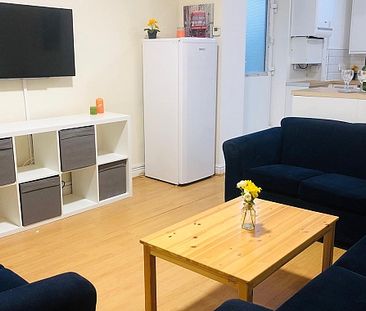 Stunning 6 bedroom student property with 2 modern bathrooms - Photo 1