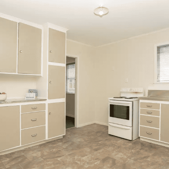 Three Bedroom Family Home - Photo 1