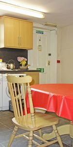 House share to rent on - Photo 3