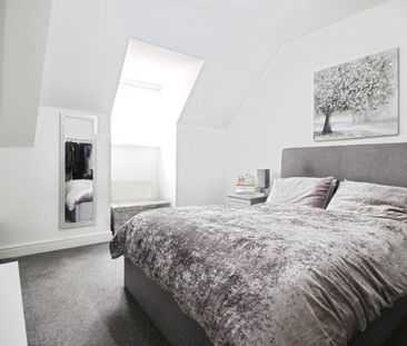 Flat 2, The Old Manse High Street, Swindon, Highworth, SN6 - Photo 1