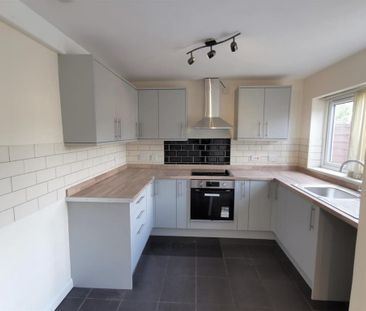 3 bedroom semi-detached house to rent - Photo 5