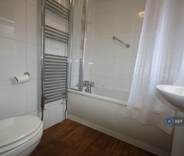 4 bedroom semi-detached house to rent - Photo 5