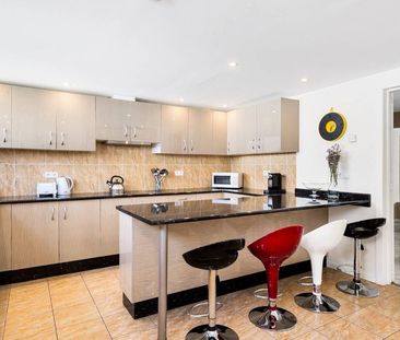 Luxury Villa for rent in Marbella, Andalusia - Photo 3