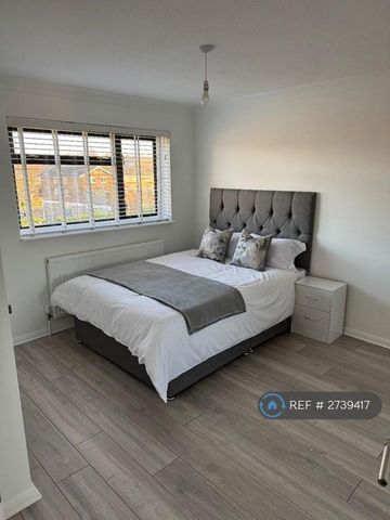 1 bedroom in a house share to rent - Photo 2