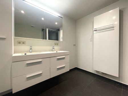 RUIM APPARTEMENT MET 3 SLPK, RUIM ZW-TERRAS EN GARAGE - Photo 4