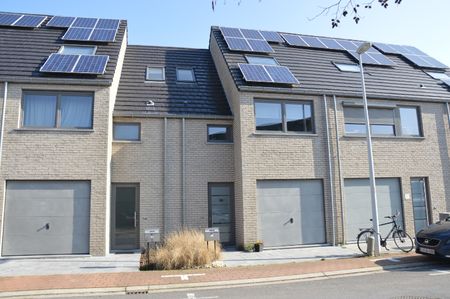 Moderne rustig gelegen woning met 3 slaapkamers, dressing, tuin en garage! - Photo 2