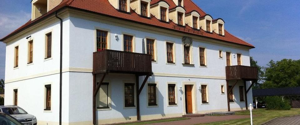 EINZIEHEN & WOHLFÜHLEN - Attraktive 3-R-WE im 1.OG im ehem.sanierten Herrenhaus mit Carportstellpl./Aussenstellpl, Balkon - Foto 1