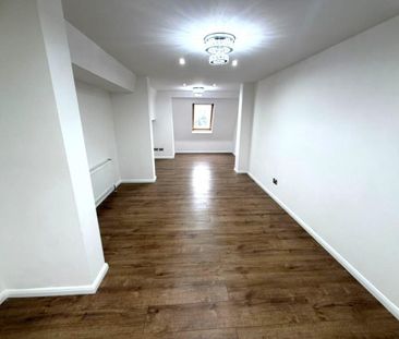 3 Bed Flat, Botwell Court, HA1 - Photo 3