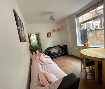 5 bedroom terraced house to rent - Photo 1