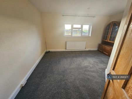 2 bedroom semi-detached house to rent - Photo 5