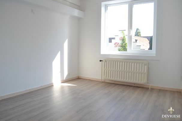 Centraal gelegen 3 slaapkamerappartement met terras - Photo 1