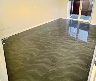 Vicarage Close, South Kirkby, Pontefract, West Yorkshire, WF9 - Photo 5