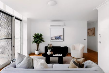 2 Bed, 1 Bath - Photo 4