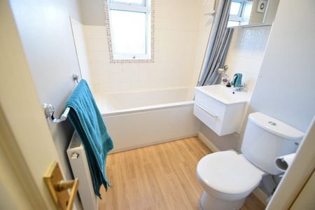 Holmedale, Slough, Berkshire,SL2 - Photo 2