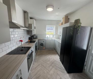 1 bedroom in a house share to rent - Photo 4