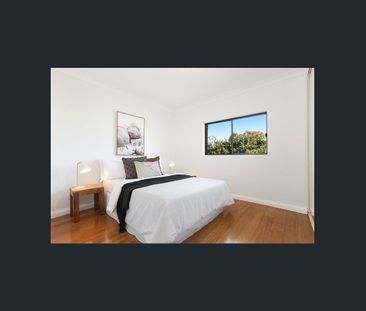 Spacious townhouse in convenient location - Photo 5