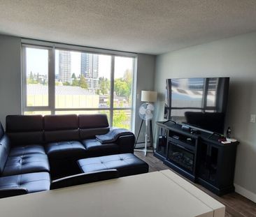 Central Surrey Condo with Den - Photo 6