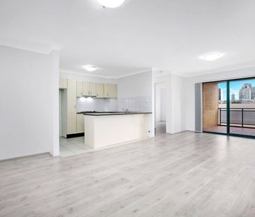Modern Extra Large 1 Bedroom Apartment! - Photo 1