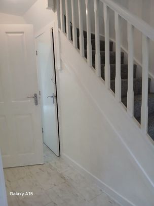 5 Bed Terraced House, Ansel Adams Way, HA2 - Photo 1