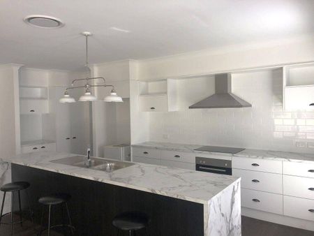 Modern family home - Photo 2