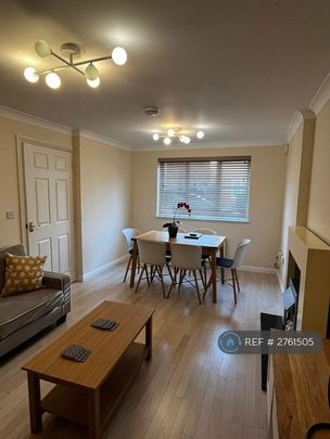 1 bedroom in a house share to rent - Photo 1