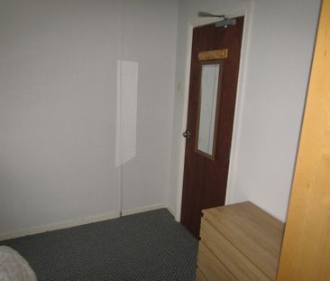 Room in a Shared House, Salford, M7 - Photo 5