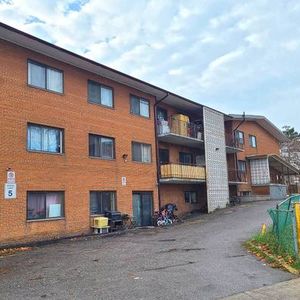 308 - 80 Blackfriar Ave: Spacious and Ready for Immediate Move-In! - Photo 2