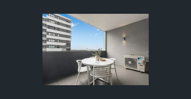 Architecturally Designed, Luxuriously Modern, Centrally Positioned And Expansive Three Bedroom + Study Nook, Two Bathroom Oasis - Photo 1
