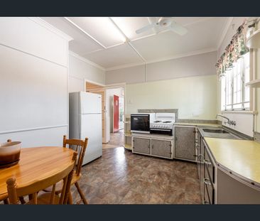 Spacious Stafford Home with Pool Table & Household Furnishings Incl... - Photo 6