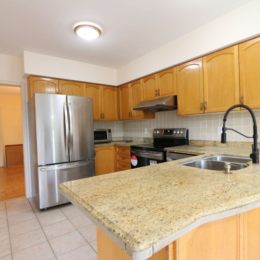 For Lease - 49 Falling River Drive Unit# Upper, Richmond Hill, Ontario - Photo 1