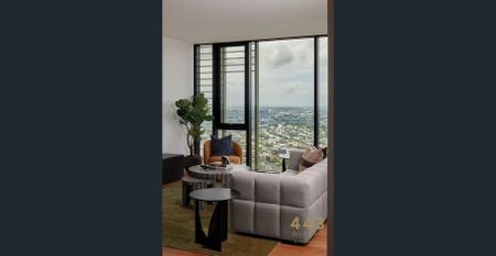 Riverside Elegance at 443 Queen: A Luxurious 4-BR Apartment with Complete Story Bridge Views - Photo 2