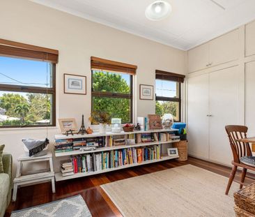 Charming Country-Cottage Style Home – Steps to Morningside Central ... - Photo 5